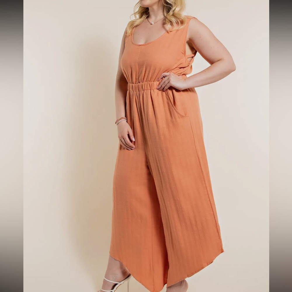 Herringbone texture Jumpsuit with back tie Detail in salmon - Picture 2 of 3